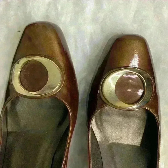 Stuart Weitzman Brown Patent Pumps with Gold Accent - Picture 3 of 9